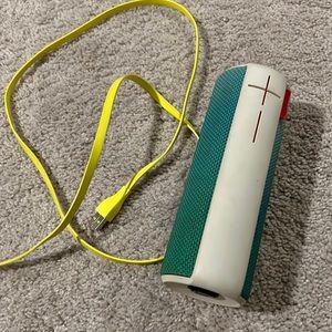UE BOOM SPEAKER USED